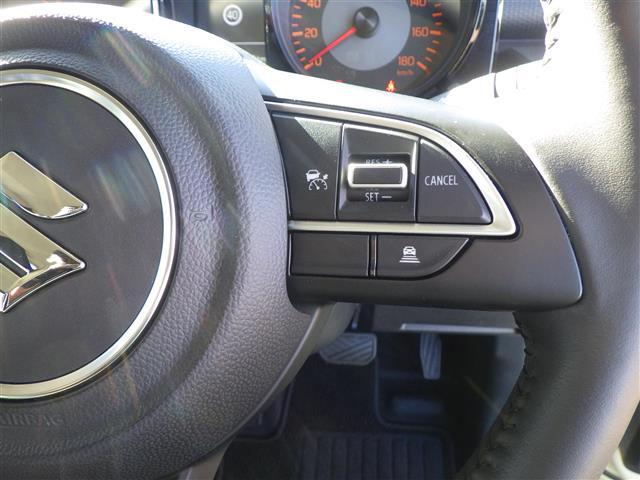 【ハンドル】軽い力で扱いやすいハンドルです。目立つ傷やスレなどなく綺麗な状態です！除菌プランいれていただくとさらに快適に！清潔なお車はお子様にも安心ですね！