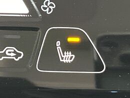 【シートヒーター】寒い日に重宝するシートヒーター！エアコンより早く温まってくれるので寒がりの人も安心ですね♪エアコンの温風は乾燥するから苦手、という方にもをおすすめです。