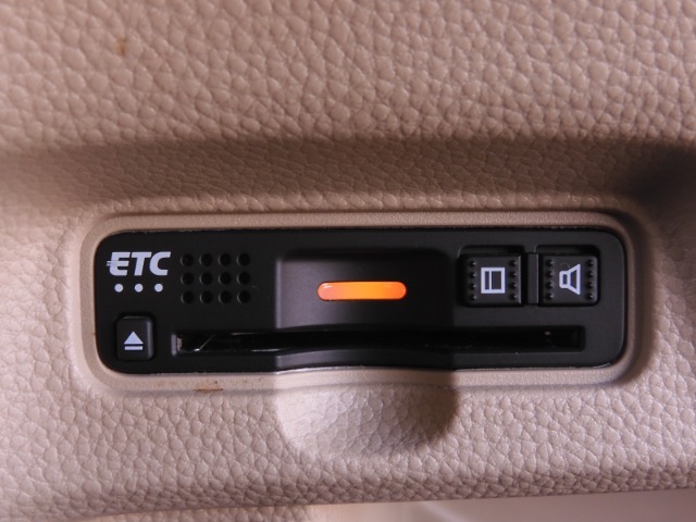 今や必需品の◆ETC車載器　装備車◆　有料道路を利用する際にスムースに通過でき、わずらわしい料金支払いから開放されます！