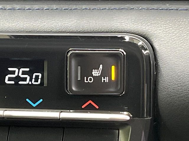 【シートヒーター】寒い日に重宝するシートヒーター！エアコンより早く温まってくれるので寒がりの人も安心ですね♪エアコンの温風は乾燥するから苦手、という方にもをおすすめです。