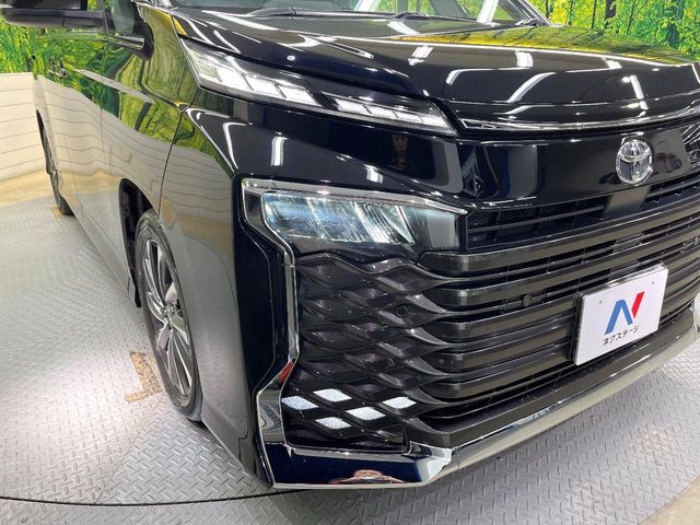 【LEDヘッドライト】悪天候や夜間走行時も良好な視界を確保し安心して運転できる高輝度LEDヘッドライトを装備！点灯速度が早く、消費電力も抑えられています。