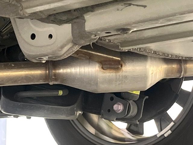 お車を安心してお乗りいただく為には、足回りの定期点検が欠かせません。サービスサポート（有償保証）では無料点検もご提供しており、安心のカーライフをお過ごしいただけるサポート体制が整っています。