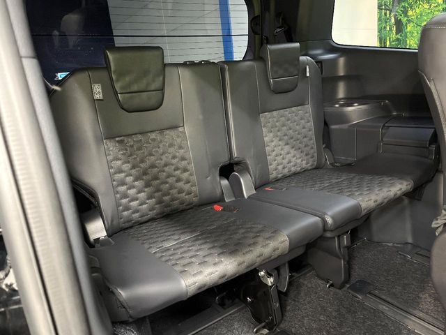 3列目シートはもちろん状態良好☆大人でもゆったりと座って頂けますので、大人数でのお出かけもラクラクです♪ご家族で、気の知れた仲間で、ドライブに行くのが楽しみですね♪