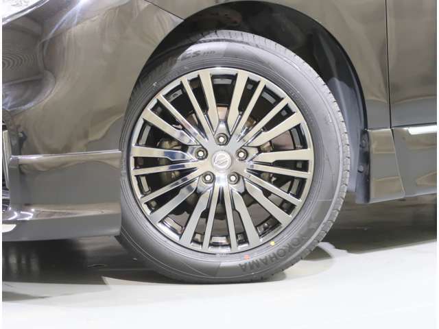 タイヤサイズは【225/55R18】です☆