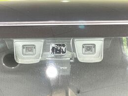 【スズキ　セーフティサポート】走行中に前方の車両等を認識し、衝突しそうな時は警報とブレーキで衝突回避と被害軽減をアシスト。より安全にドライブをお楽しみいただけます。