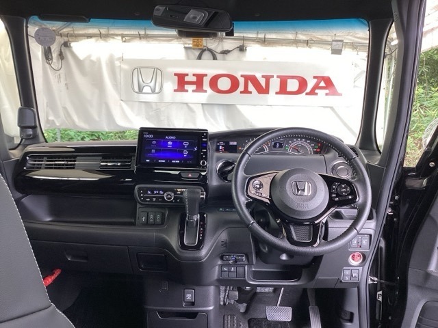 先進の安全運転支援機能【Honda SENSING】を搭載。衝突軽減ブレーキや誤発信抑制機能など様々な機能で安全運転をサポートします。機能一覧はHondaオフィシャルサイトで確認できます。