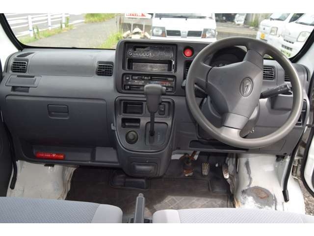 当社は販売のみならず、車検、整備にも力を入れております。お客様のお車で何かお困りの事がございましたらお気軽にスタッフまでお尋ね下さい。