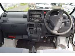 当社は販売のみならず、車検、整備にも力を入れております。お客様のお車で何かお困りの事がございましたらお気軽にスタッフまでお尋ね下さい。