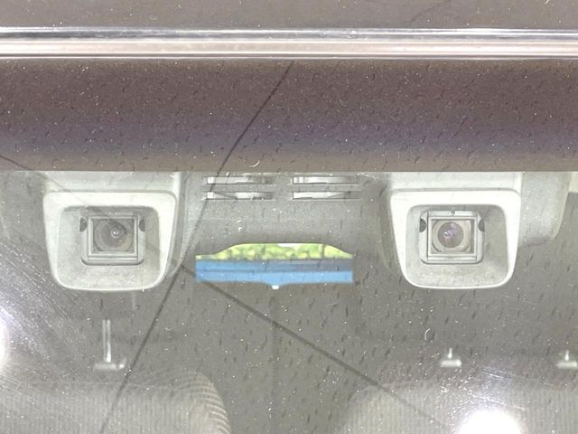 【クルーズコントロール】高速道路もラクラク走行。アクセルを離しても一定速度で走行ができ、長距離運転時の負担を軽減！加速・減速も簡単なスイッチ操作で調整できます。