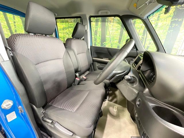運転席シート廻りは使用感も少なく、良好な状態となっています。丁寧に使われていたことがよくわかりますね。