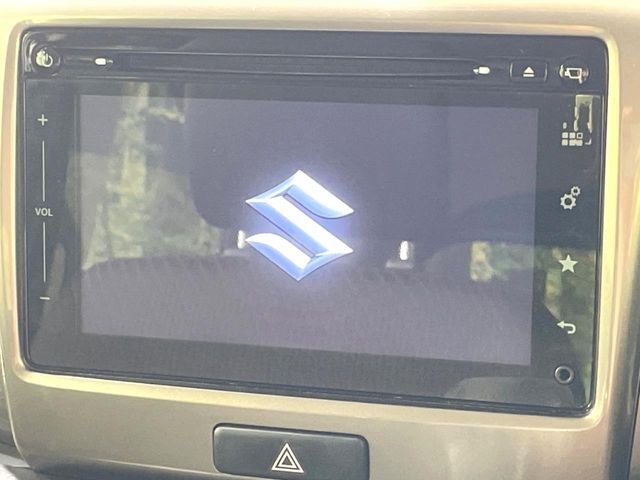 【メーカー純正ナビ】インテリアに溶け込むスタイリッシュな「専用設計」メーカーナビを装備♪視認性や操作性など基本性能にも優れ、より上質なカーライフをお楽しみいただけます。