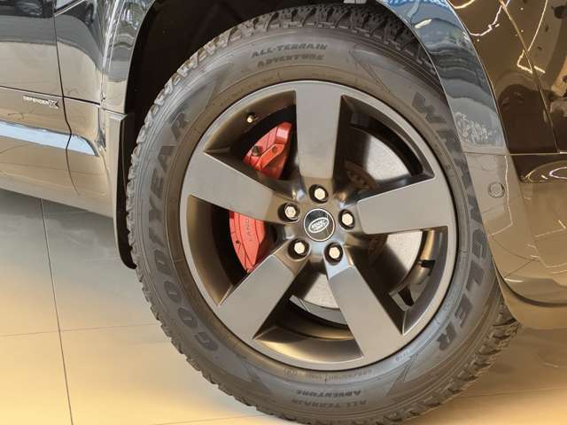 255/60R20のオールテレインタイヤを選択しています。