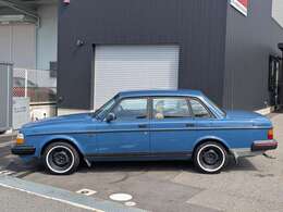 【お引渡し前整備】　お引渡し前に認証工場にて点検整備を実施いたします。エンジンオイル・オイルエレメント・ワイパーゴムなどの消耗品は交換をさせていただきます。その他詳しくはスタッフにお尋ねください。