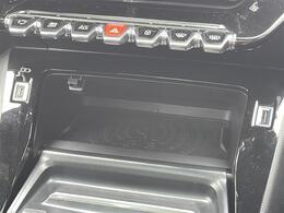 【Qiワイヤレス充電】配線接続が無いので、端末を台の上に置くだけで充電。【端末によって対応、非対応の場合があります。】