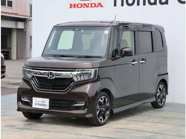 『ACC(車両追随機能)』で、予め設定した速度内で自動でスピードを調整。高速道路などの運転の時には、常に一定の車間距離を保つことができ、安全な運転と快適なドライブをサポートしてくれます。