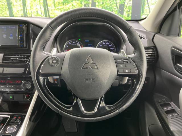 【純正革巻きステアリング】上質な革を使用することで、手にしっかり馴染みとても運転しやすいハンドルです♪