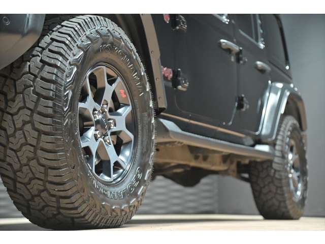 フロントタイヤサイズ【285/70R17】