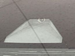 【トヨタセーフティセンス】走行中に前方の車両等を認識し、衝突しそうな時は警報とブレーキで衝突回避と被害軽減をアシスト。より安全にドライブをお楽しみいただけます。