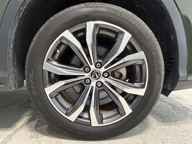 目立ったガリ傷等も少なく、きれいな状態を保っております。アルミホイールのメリットは「軽さ」と「デザイン性の高さ」と言えます。