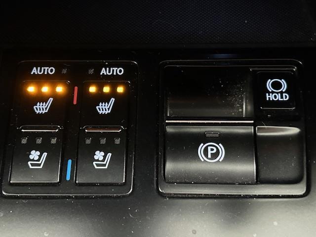 【シートヒーター】シートを温めることができます。エンジンをかけてから温まるのが短いのが特徴です。