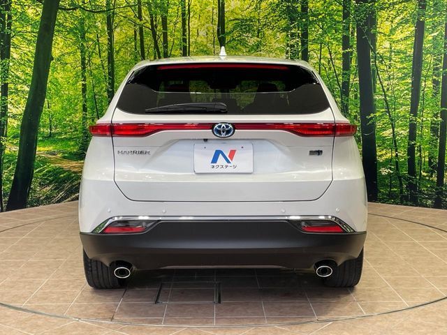 安心の最長10年・走行無制限保証（有償）をご用意。保証内容も充実はもちろん、無料点検＆オイル交換や、年中無休の全国・24時間ロードサービスも付帯されておりますのでご安心下さい。