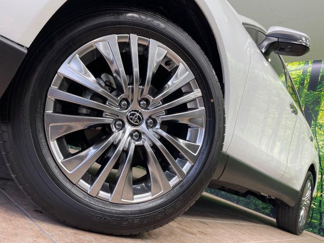 【純正19インチアルミホイール】外観にマッチした純正アルミホイールを装着しております。各種社外アルミホイールや、スタッドレスタイヤも取扱いしております。是非ご相談ください♪