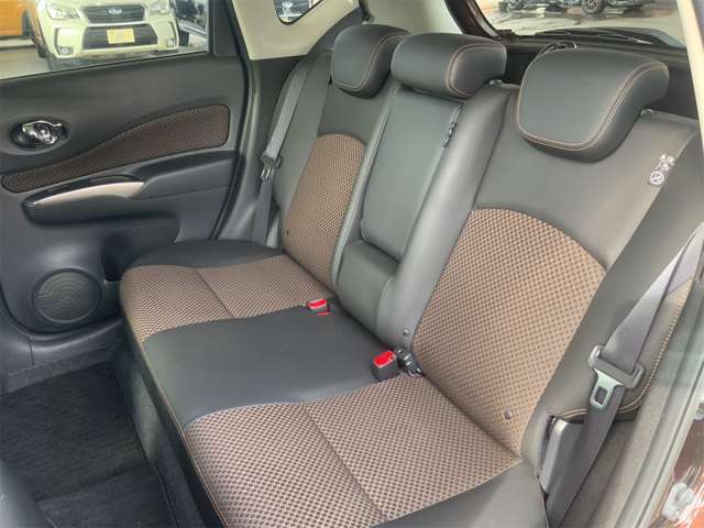 『中古だから現車見に行きたいけどなかなか行けない・・』ご安心ください◎追加でご覧になりたい箇所のお写真やビデオ通話でオンライン商談も承っておりますので、お気軽にお申し付けください◎