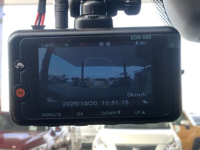 当店はオンライン商談が可能です！クルマは欲しいけど外出は控えたい・・・そんなあなたにピッタリ♪のお互い顔を見ながら安心してお話できるスマホやPC、タブレットを利用した商談スタイルのご提案です。