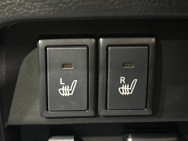 【シートヒーター】寒い日に重宝するシートヒーター！エアコンより早く温まってくれるので寒がりの人も安心ですね♪エアコンの温風は乾燥するから苦手、という方にもをおすすめです。