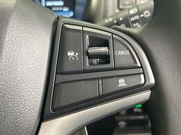 【アダプティブクルーズコントロール】高速道路での長距離走行が楽に！！自動で速度を保つクルーズコントロールが、衝突軽減システムと連携し、前方の車両を感知して車間を保つように速度調節してくれます！！