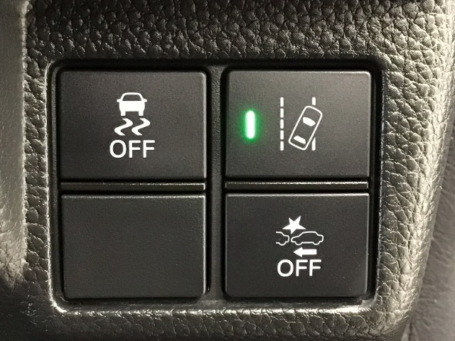 ホンダが推し進める総合先進安全装備のセンシング搭載！　衝突や斜線はみだしなどの危険が予測される時、センサーが警告。ヒューマンエラーを高度先進技術が補完してくれます。