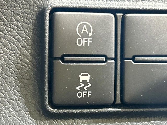【アイドリングストップ】赤信号や渋滞で停車した際にエンジンを停止し、無駄な燃料の消費を抑えます。燃費向上や環境保護につなげる機能♪エンジンはブレーキを離せば再始動します。