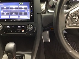 ホンダ純正メモリーナビ搭載なので、遠方へのドライブもお任せ下さい！ステアリング左手側にオーディオ関連のコントロールスイッチを配置しています。操作時は視線を逸らすことなく運転に集中できます