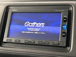 【純正ナビ】人気の純正ナビを装備。オーディオ機能も充実しており、Bluetooth接続すればお持ちのスマホやMP3プレイヤーの音楽を再生可能！毎日の運転がさらに楽しくなります！！