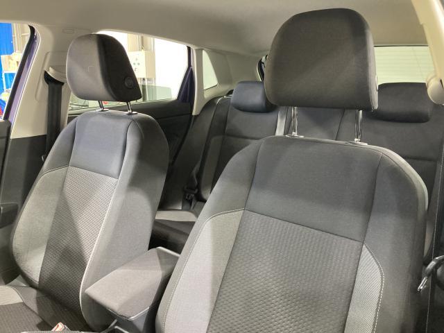 無段階調整の手動シートは衝突安全性を考え、リクライニングをダイヤル式にしております。正しい乗車姿勢によって運転のしやすさと、万が一の際に乗員保護能力を最大限に高めます。