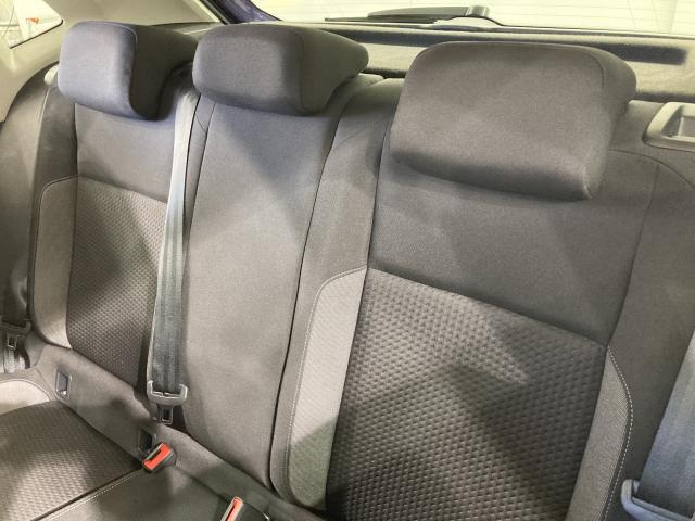 シートは適度な硬さによって長時間の運転でも疲れにくいと定評があります。国産車とは全く違った座り心地ですが、長年培われた欧州の椅子文化をご体感ください。