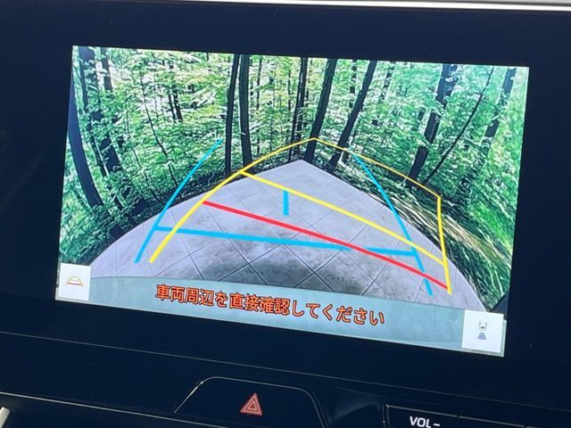 【バックカメラ】駐車時に後方がリアルタイム映像で確認できます。大型商業施設や立体駐車場での駐車時や、夜間のバック時に大活躍！運転スキルに関わらず、今や必須となった装備のひとつです！