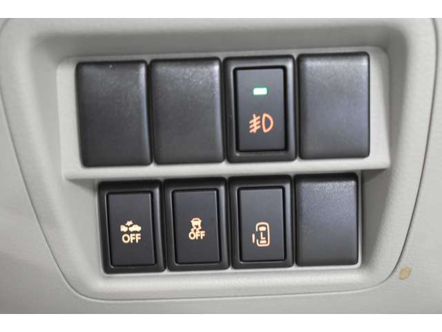 ★ハンドル右下のボタンは片側電動スライドアや衝突被害軽減ブレーキなどの設定ボタンが付いています