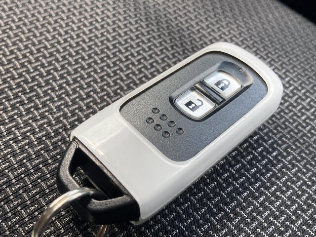 ●仕入れ段階で徹底したチェックを行い、厳しい審査にパスした車だけを展示・販売しています。弊社ではこれをプロチェックと呼び、数十の独自チェック項目に基づき、車の状態を調べ上げています。