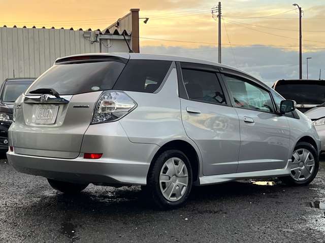 キーレスも付属しており、車から離れた場所からでも鍵の開閉が可能です♪急な乗り換えで廃車や下取りのある方もご相談くださいませ♪