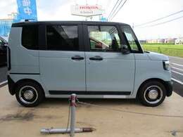 両側電動スライドドアで楽々開閉が出来ます☆