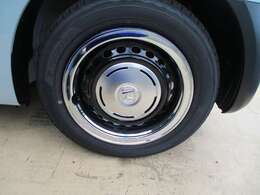 おしゃれなデザインの純正ホイールが足元を飾ります！！