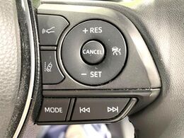 【レーダークルーズコントロール】高速道路での長距離走行が楽に！！自動で速度を保つクルーズコントロールが、衝突軽減システムと連携し、前方の車両を感知して車間を保つように速度調節してくれます！！