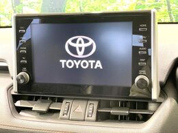 【ディスプレイオーディオ】お手持ちのスマートフォンとの連携で、ナビや音楽再生など各種アプリを使用可能。スマホに近い感覚でお使いいただけます♪