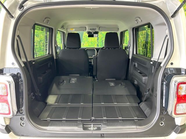 普段のお買い物や通勤、送迎等に十分な荷室スペースを確保しております。セカンドシートを倒すと、大きな荷物の積載も可能です♪