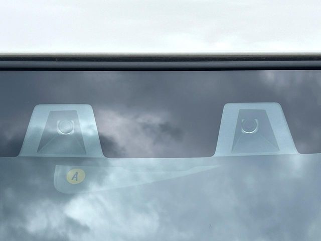 【スズキ　セーフティサポート】走行中に前方の車両等を認識し、衝突しそうな時は警報とブレーキで衝突回避と被害軽減をアシスト。より安全にドライブをお楽しみいただけます。