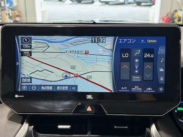 【ナビ】各種オーディオメディアをお楽しみいただけます。自分の現在地を確認できる事と目的地までのルート案内げできます。ドライバーはモニター上に映し出された地図で確認することができます。