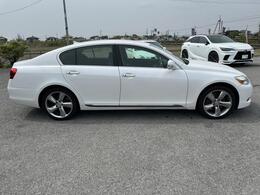 メーカーナビ　バックカメラ　クルーズコントロール　ウッドコンビステアリング　シートヒーター　電動サンシェード　ETC　禁煙車