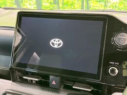 【10.5インチナビ】高級感とインパクトのある大画面ナビを装備。各種オーディオ操作はもちろん、スマホ連携もできる利便性の高いナビです♪