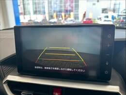 【カラーバックモニター】を装備しております。リアの映像がカラーで映し出されますので日々の駐車や幅寄せなどで安心安全です。